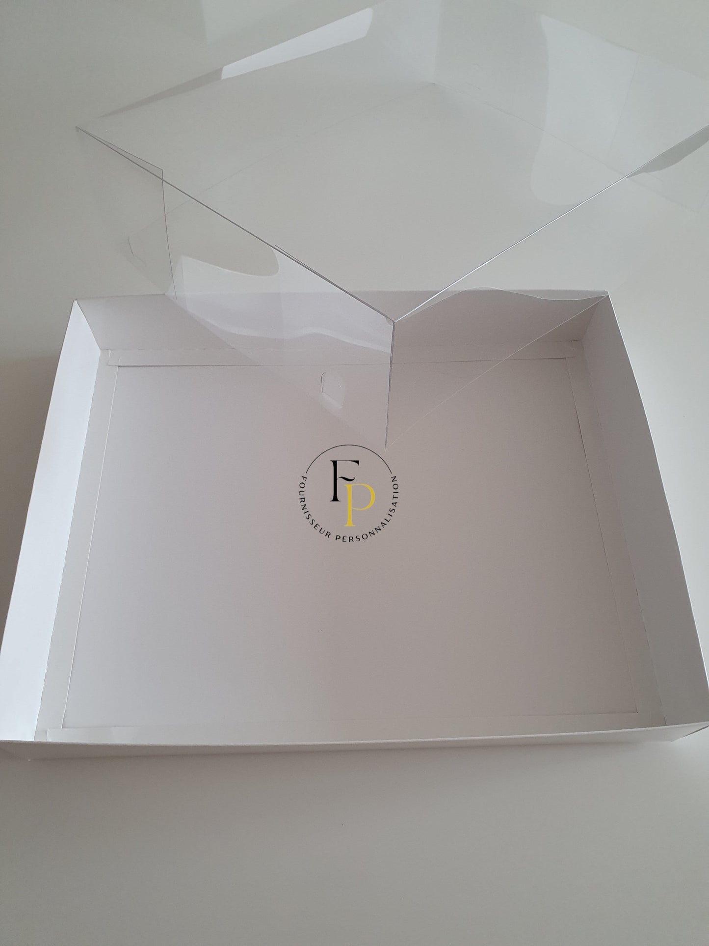 Boîte avec couvercle transparent